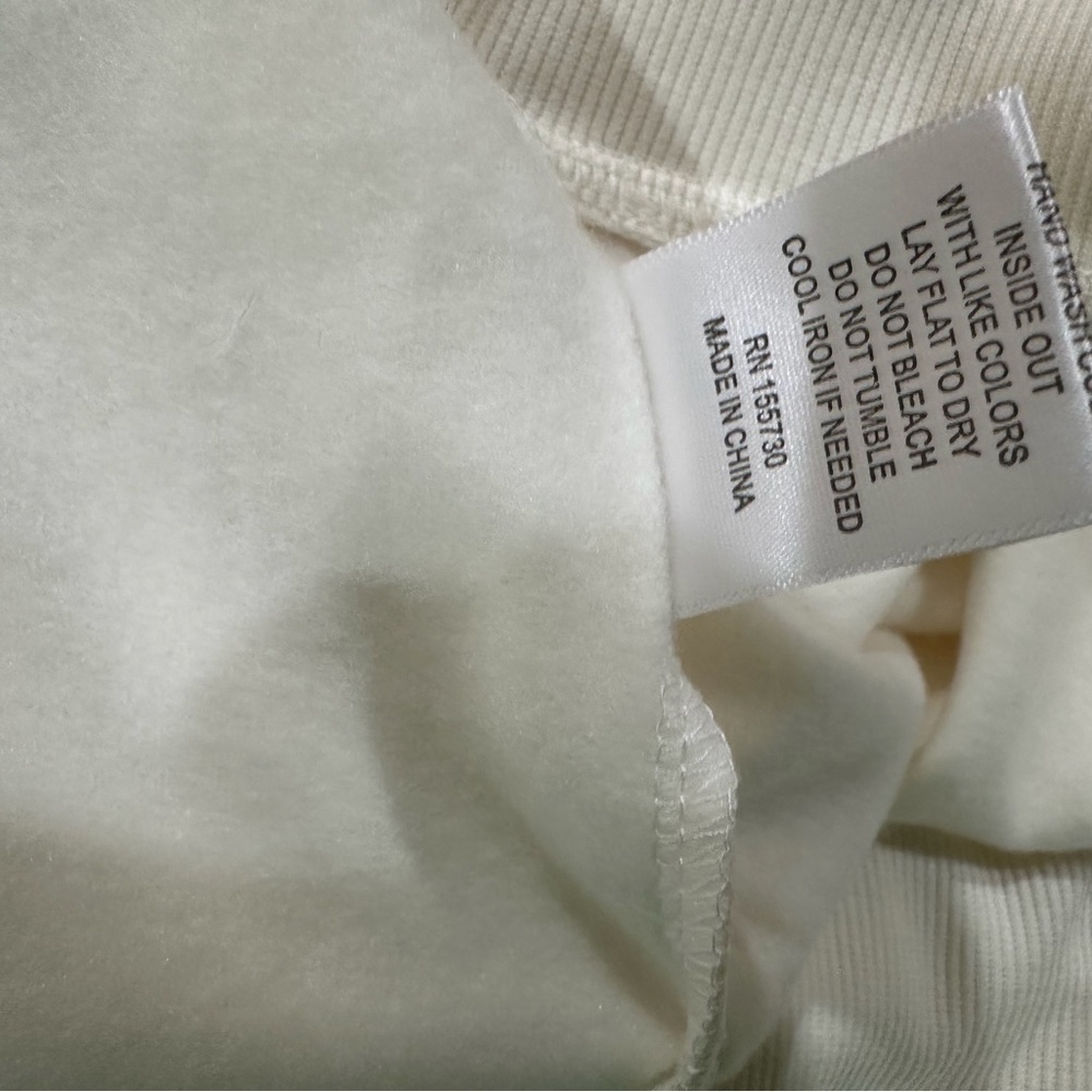 New Jane and Delancey Women L White Sweatshirt Heart Rhinestone Love Valentine’s - Picture 6 of 6